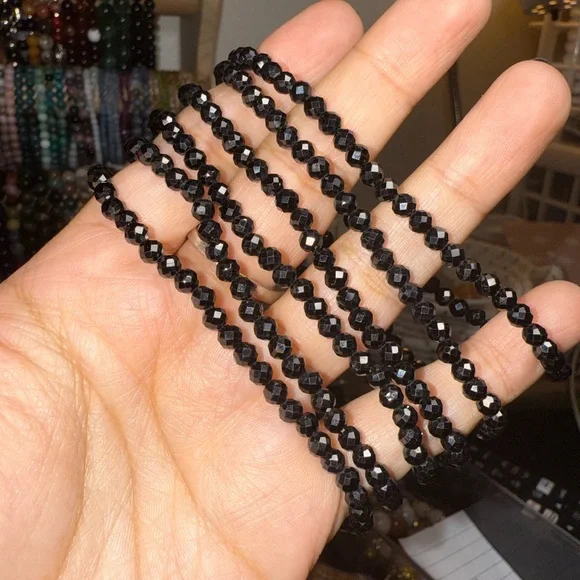 4mm faceted black spinel bracelet - Picture 2 of 2